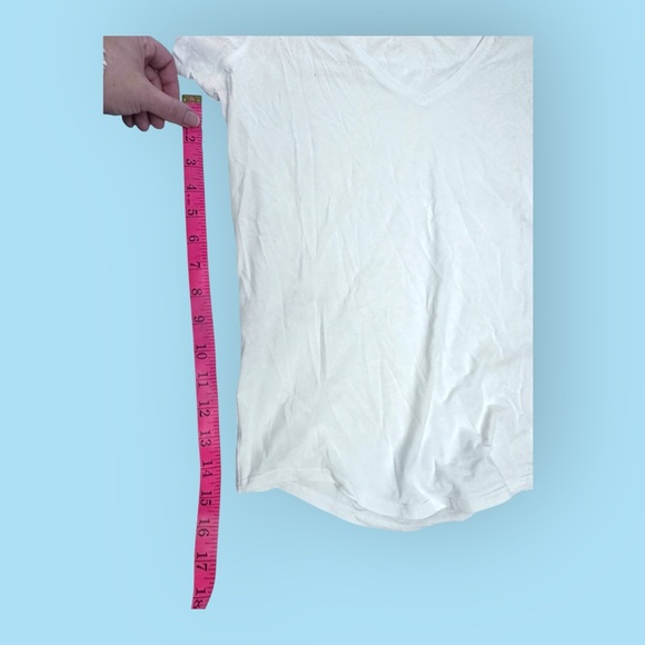 Women’s 6 Lululemon Love Tee Short Sleeve V-Neck T-Shirt White Ocean Air - Picture 6 of 7